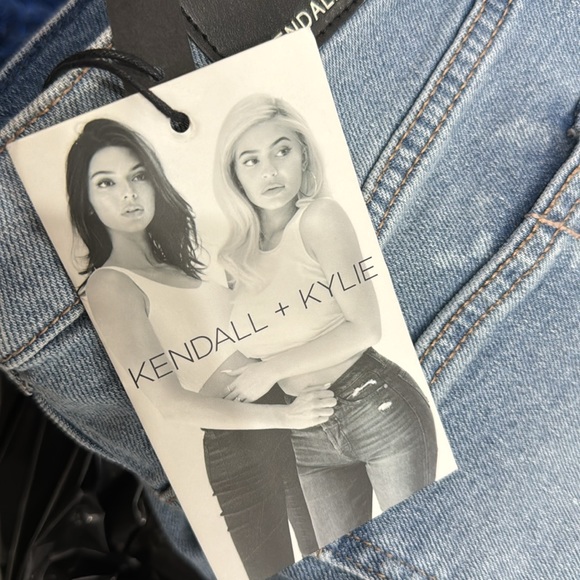 Kylie + Kendall Jeans boot cut, brand new with tags - Picture 3 of 3